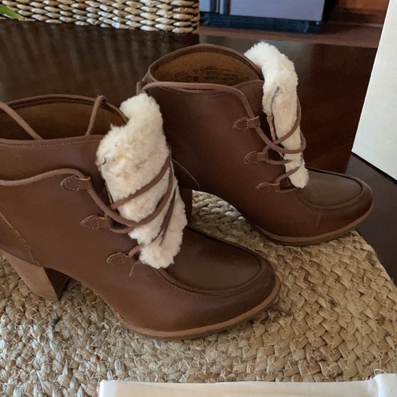 UGG Analise Exposed fur lace up boots. - Picture 8 of 16